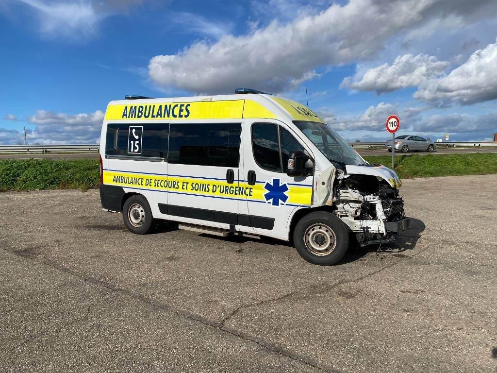 Fiat LES DAUPHINS/DUCATO TORINO 2.3M-Jet 160 endommagée - Box van: picture 3 Fiat LES DAUPHINS/DUCATO TORINO 2.3M-Jet 160 endommagée - Box van: picture 3