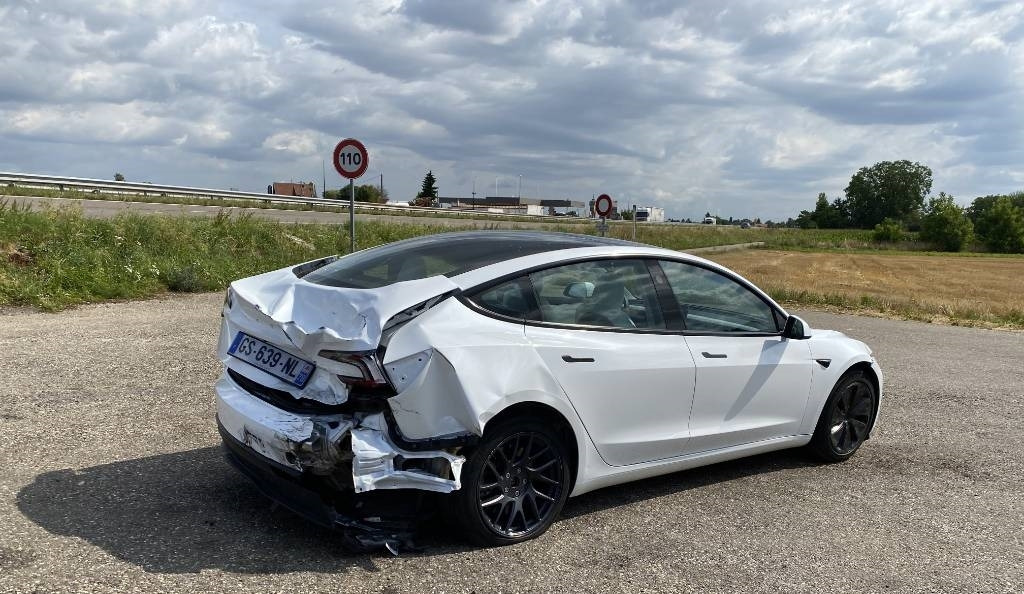 Tesla MODEL 3 5YJ3 Carte Grise Française endommagée - Car: picture 4 Tesla MODEL 3 5YJ3 Carte Grise Française endommagée - Car: picture 4