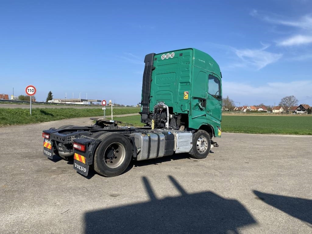 Volvo FH 500 I-save GLOBETROTTER 1er Main endommagé - Tractor unit: picture 4 Volvo FH 500 I-save GLOBETROTTER 1er Main endommagé - Tractor unit: picture 4