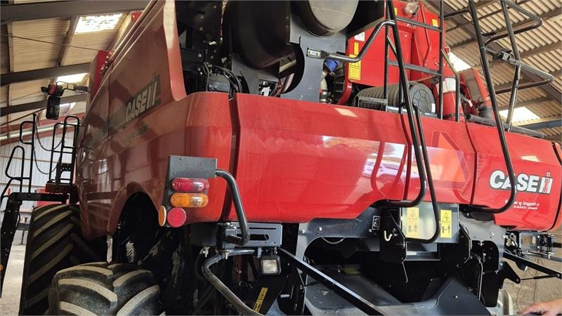 Case IH Axial Flow 6140 Axial Flow 6140 Xflow  - Combine harvester: picture 5 Case IH Axial Flow 6140 Axial Flow 6140 Xflow  - Combine harvester: picture 5