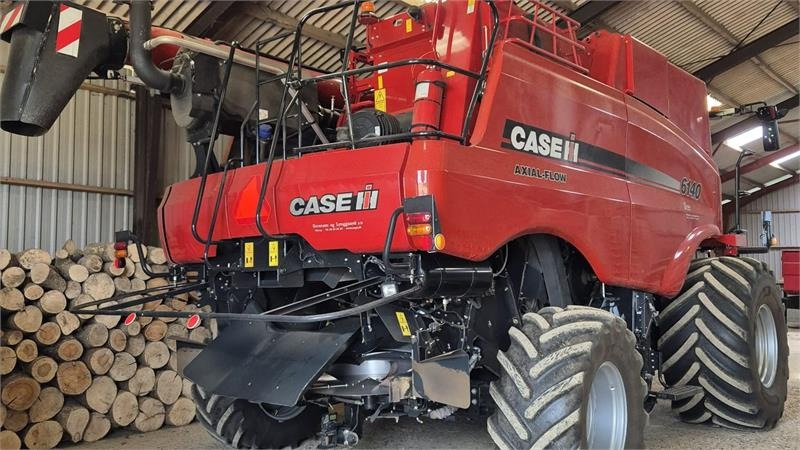 Case IH Axial Flow 6140 Axial Flow 6140 Xflow  - Combine harvester: picture 2 Case IH Axial Flow 6140 Axial Flow 6140 Xflow  - Combine harvester: picture 2