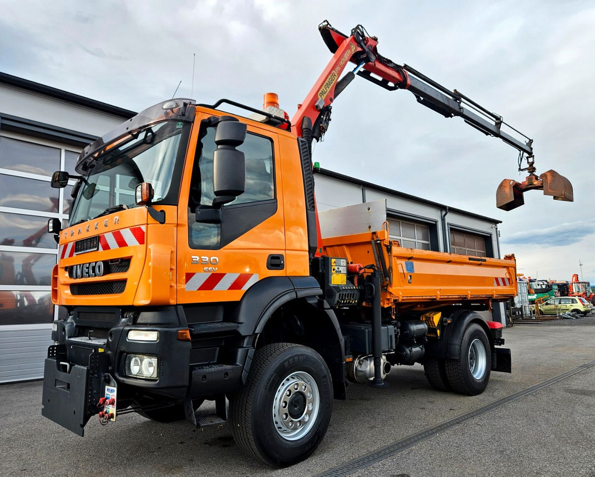 Iveco Trakker 190T33 4x4 Euro5 Kran Palfinger Funk - Tipper, Crane truck: picture 1 Iveco Trakker 190T33 4x4 Euro5 Kran Palfinger Funk - Tipper, Crane truck: picture 1