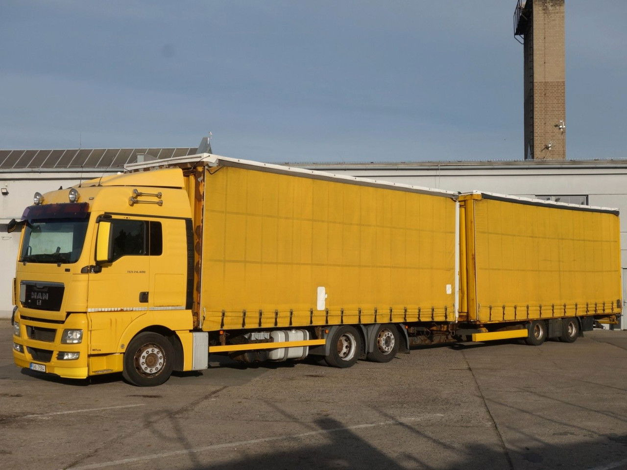 MAN TGX 24.400 EEV 6x2 + Anhänger Krone 120m3 - Curtainsider truck: picture 1 MAN TGX 24.400 EEV 6x2 + Anhänger Krone 120m3 - Curtainsider truck: picture 1