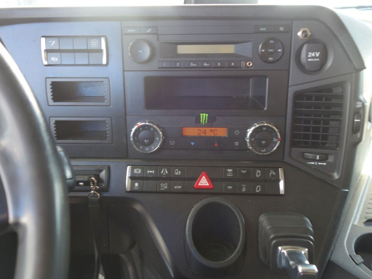 Tractor unit Mercedes-Benz Actros 1848 Giga Space, Standard: picture 16