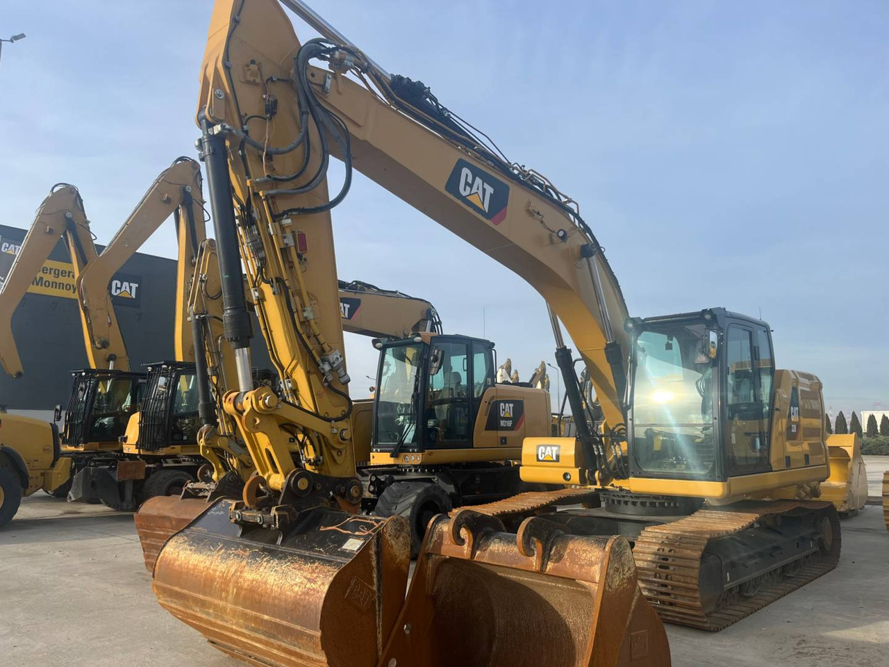 CAT 320 - Crawler excavator: picture 1 CAT 320 - Crawler excavator: picture 1