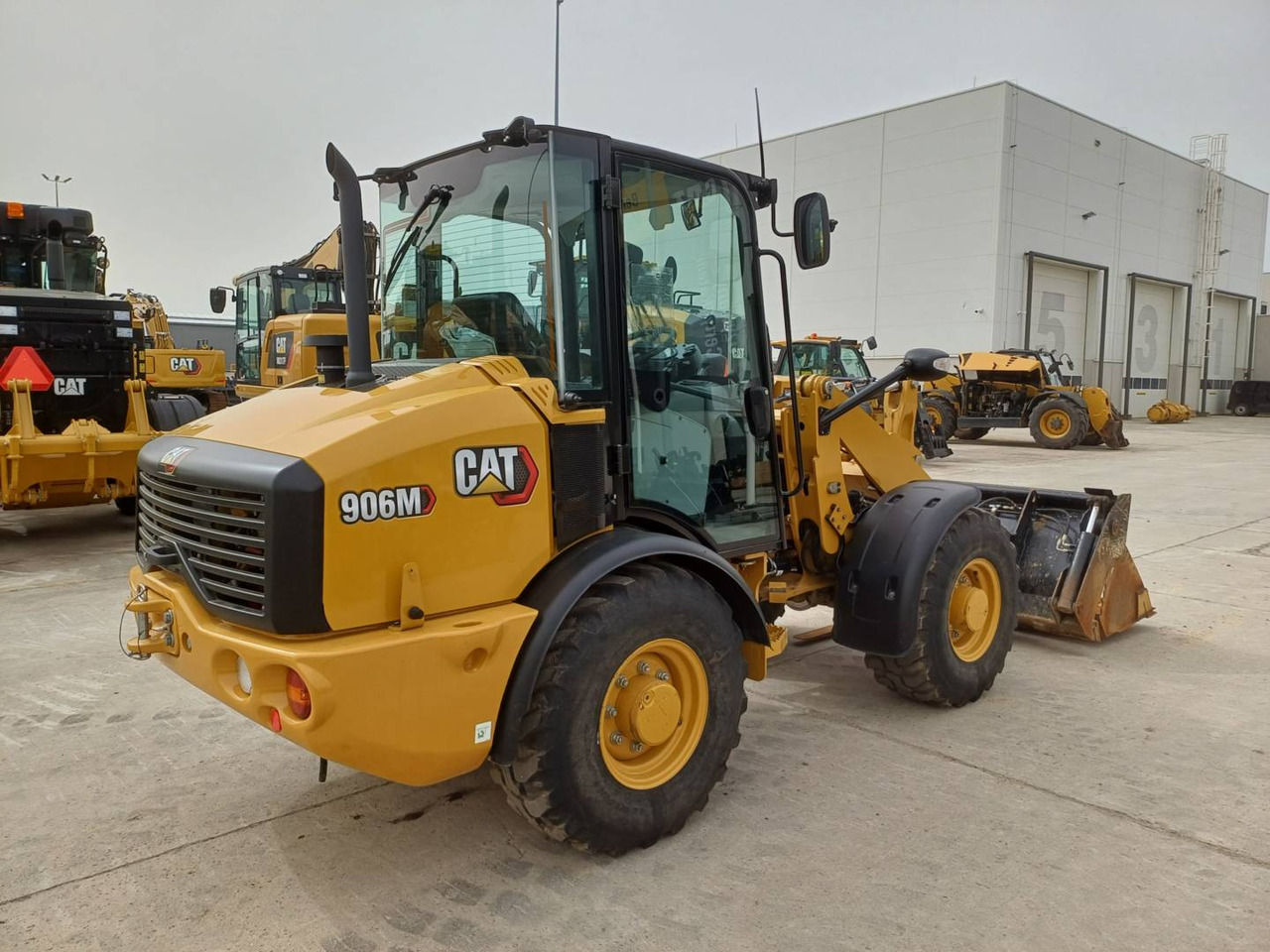 CAT 906M - Wheel loader: picture 3 CAT 906M - Wheel loader: picture 3