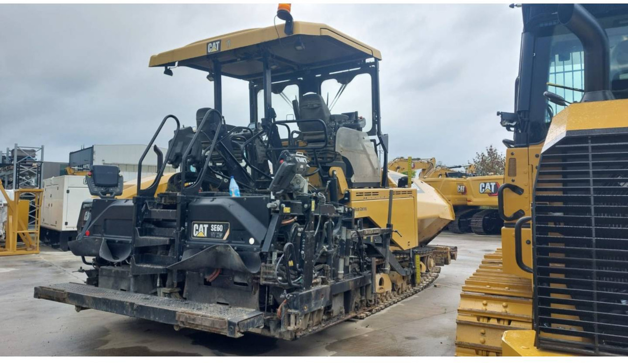 CAT AP655F - Asphalt paver: picture 2 CAT AP655F - Asphalt paver: picture 2
