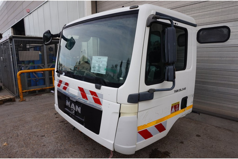 MAN F99L10 TGM 6 CYL 81.60000-7786 - Cab and interior for Truck: picture 3 MAN F99L10 TGM 6 CYL 81.60000-7786 - Cab and interior for Truck: picture 3