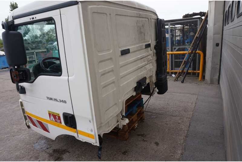 MAN F99L10 TGM 6 CYL 81.60000-7786 - Cab and interior for Truck: picture 4 MAN F99L10 TGM 6 CYL 81.60000-7786 - Cab and interior for Truck: picture 4