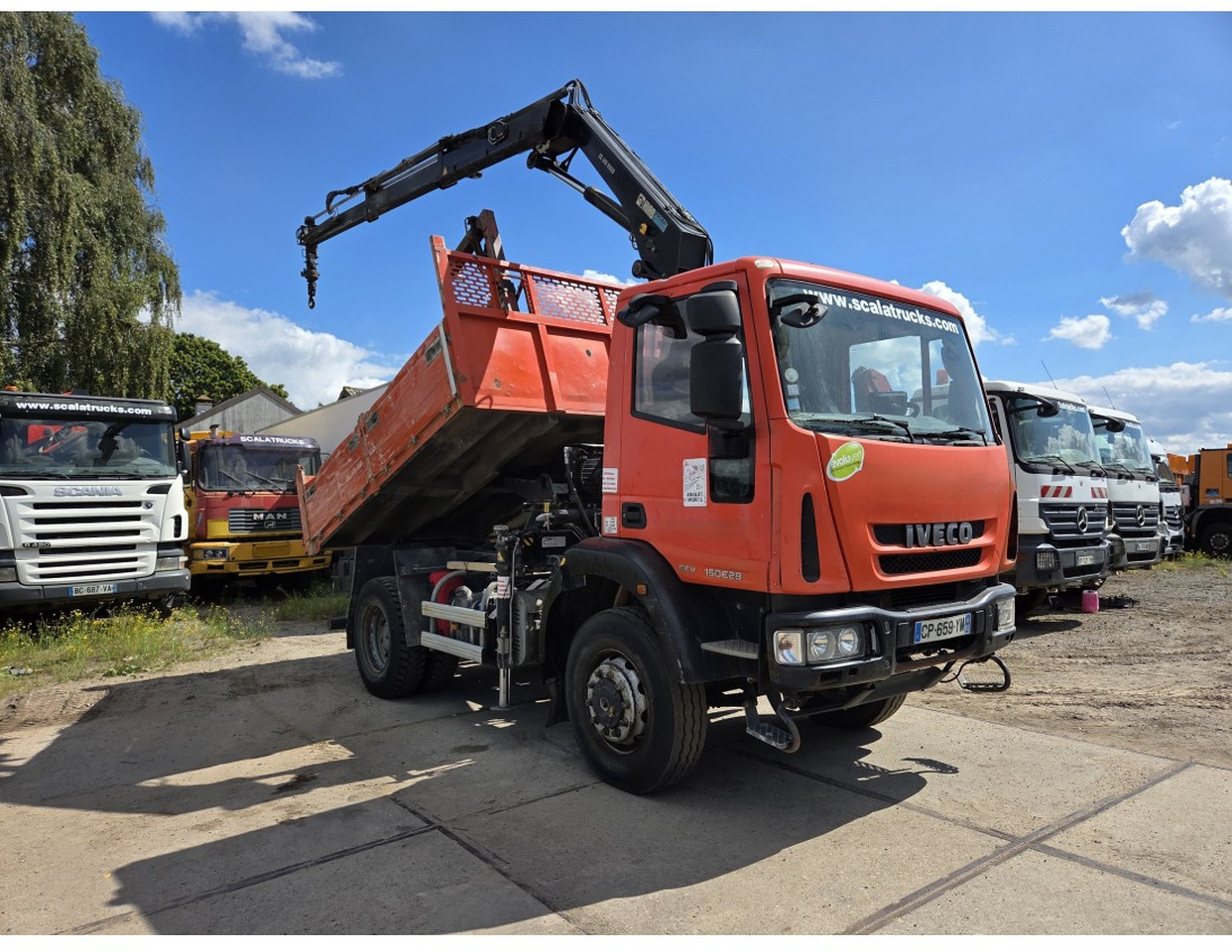 IVECO EUROCARGO 150E28 4X4 TIPPER CRANE HIAB 099 ES-2 - Tipper, Crane truck: picture 2 IVECO EUROCARGO 150E28 4X4 TIPPER CRANE HIAB 099 ES-2 - Tipper, Crane truck: picture 2
