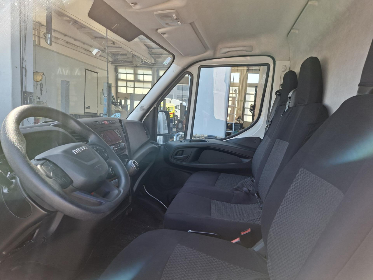 Lease a IVECO Daily 35S16V IVECO Daily 35S16V: picture 6