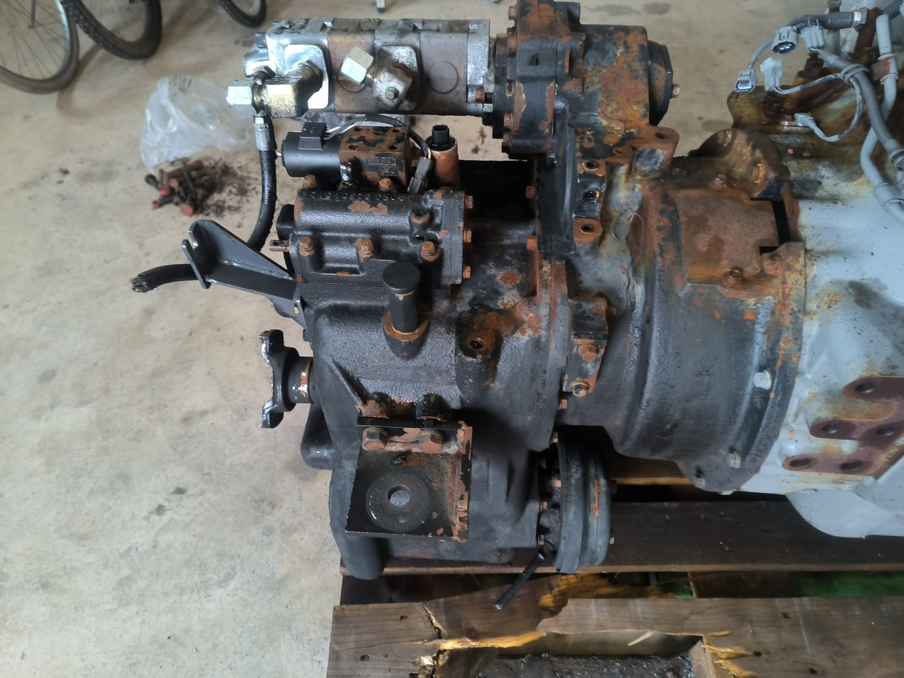 NISSAN TCM l1f6f70y - Gearbox and parts: picture 1 NISSAN TCM l1f6f70y - Gearbox and parts: picture 1