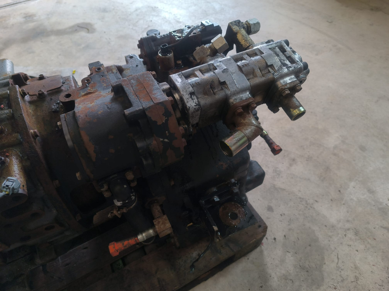 NISSAN TCM l1f6f70y - Gearbox and parts: picture 3 NISSAN TCM l1f6f70y - Gearbox and parts: picture 3