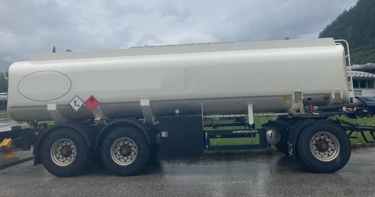 Schwarzmüller TH 3E, 3 Kammern, ADR, Benzin+Diesel, Fuel - Tank trailer: picture 2 Schwarzmüller TH 3E, 3 Kammern, ADR, Benzin+Diesel, Fuel - Tank trailer: picture 2