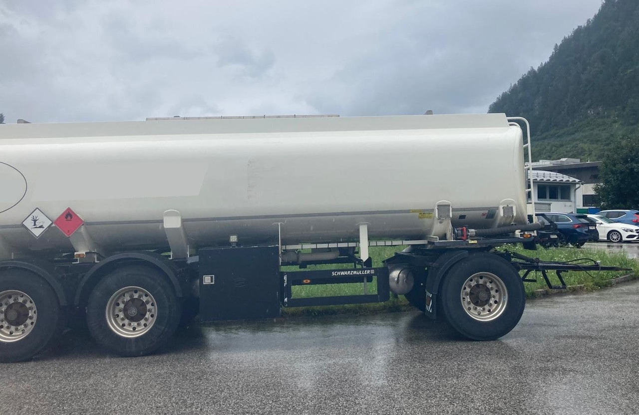 Schwarzmüller TH 3E, 3 Kammern, ADR, Benzin+Diesel, Fuel - Tank trailer: picture 3 Schwarzmüller TH 3E, 3 Kammern, ADR, Benzin+Diesel, Fuel - Tank trailer: picture 3