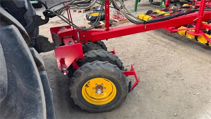 Vaderstad Rapid 400C Rapid 400 C  - Combine seed drill: picture 2 Vaderstad Rapid 400C Rapid 400 C  - Combine seed drill: picture 2
