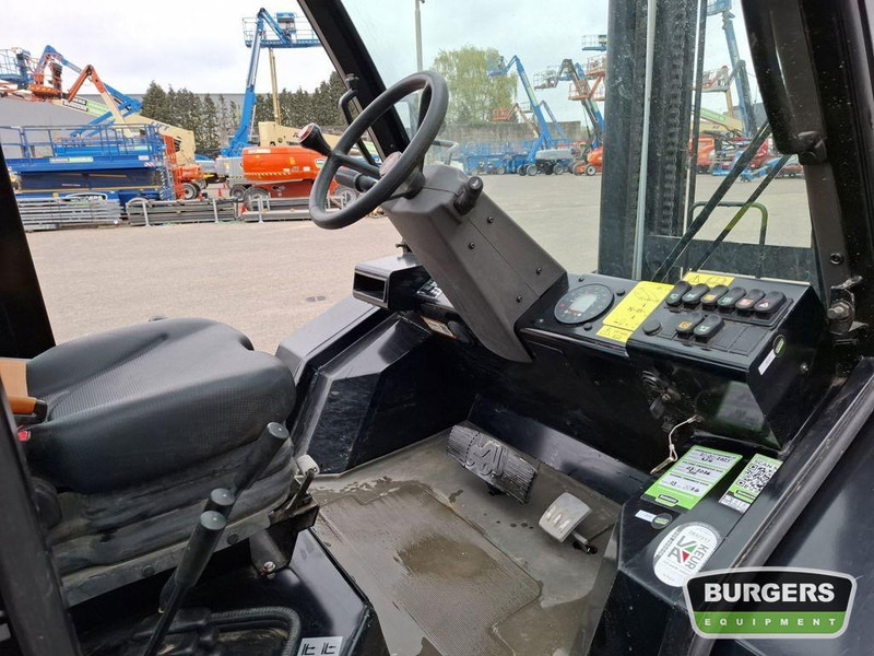 Rough terrain forklift Manitou M30-4: picture 10