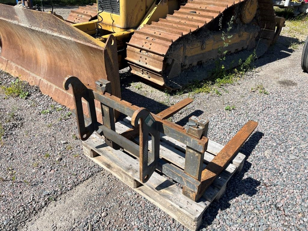 Pallgafflar Gaffelställ Volvo L25 L20 - Forks for Construction machinery: picture 1 Pallgafflar Gaffelställ Volvo L25 L20 - Forks for Construction machinery: picture 1
