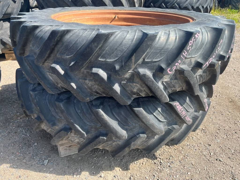 Taurus 13,6-R38 på fälg Case , MF , BM , IH  - Tire for Agricultural machinery: picture 1 Taurus 13,6-R38 på fälg Case , MF , BM , IH  - Tire for Agricultural machinery: picture 1