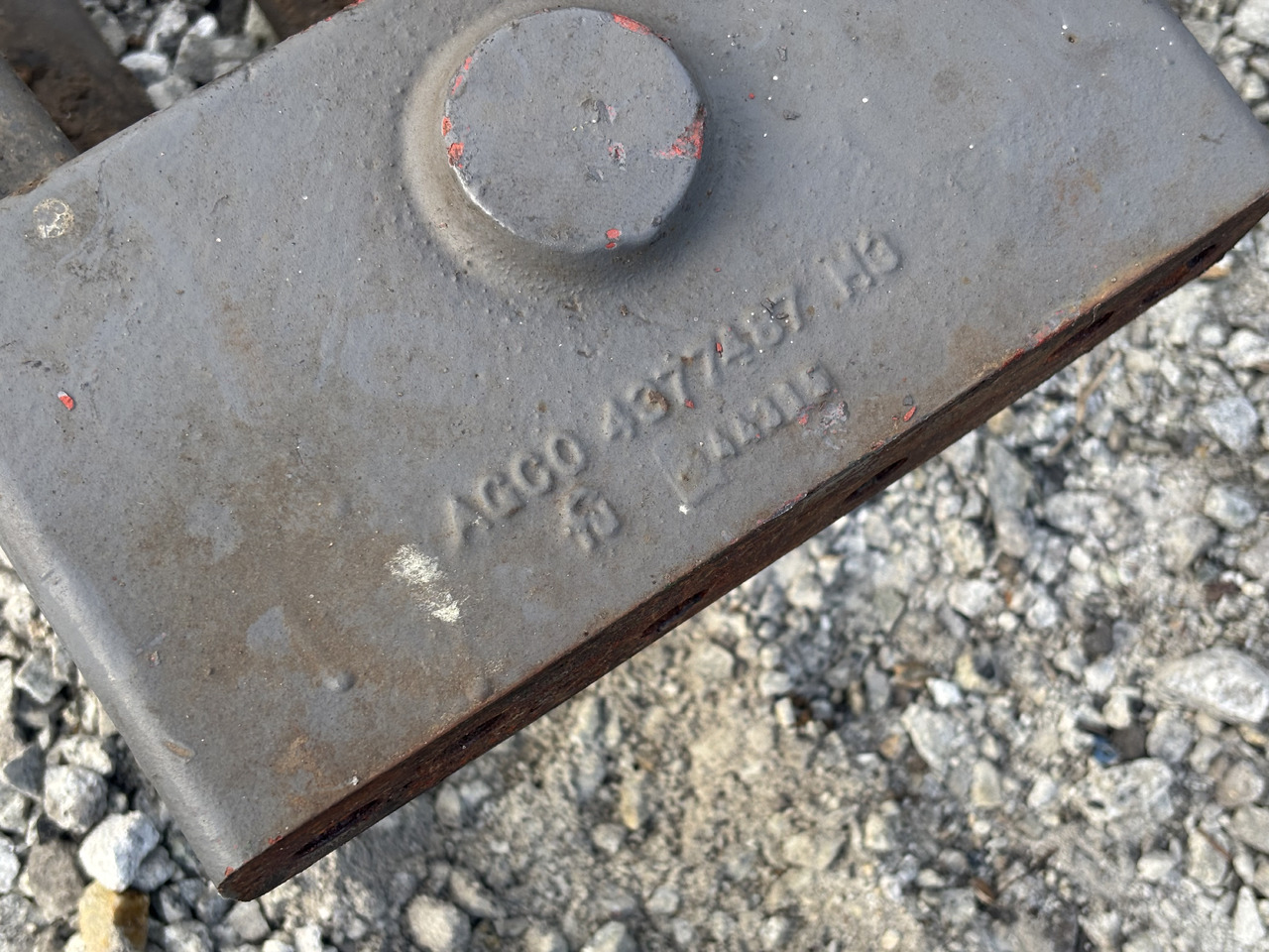 Massey Ferguson 5710 5711 5712 5713 Wahacz wspornik mostu AGCO 4377487 - Axle and parts for Agricultural machinery: picture 1 Massey Ferguson 5710 5711 5712 5713 Wahacz wspornik mostu AGCO 4377487 - Axle and parts for Agricultural machinery: picture 1