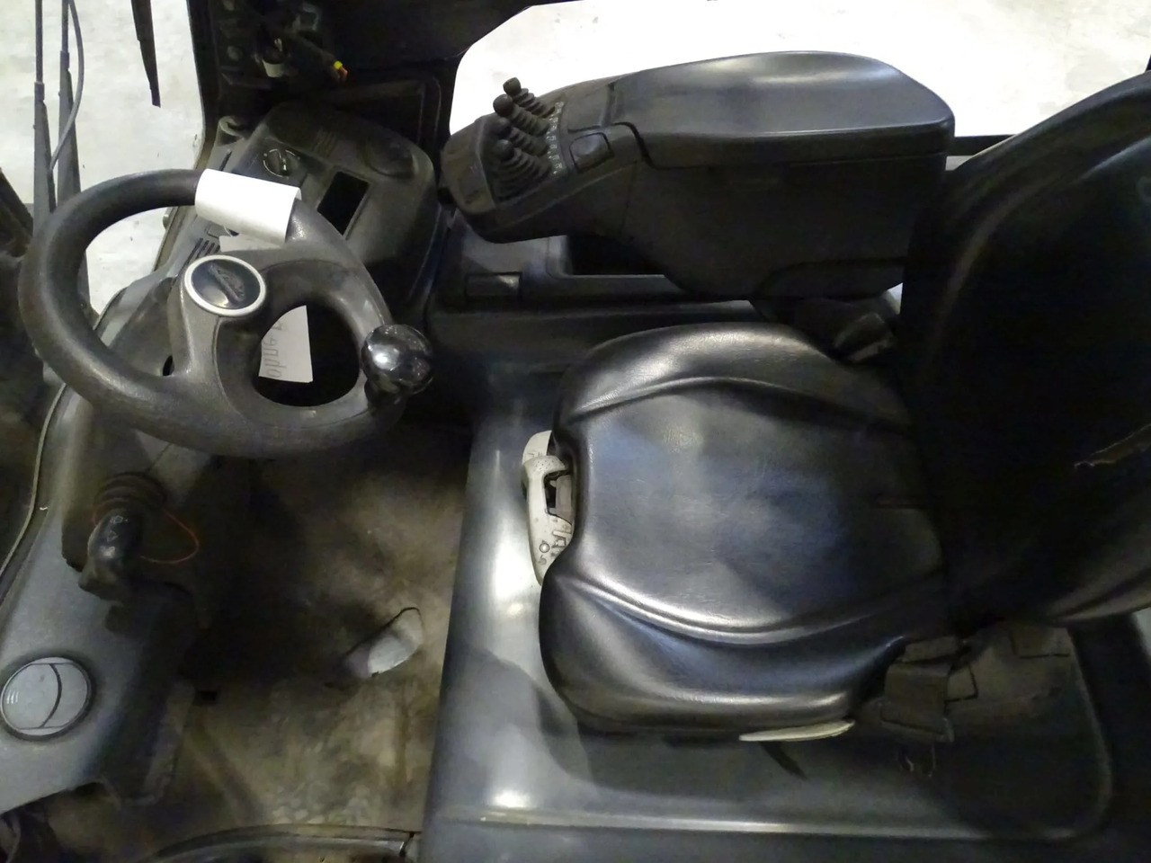 Linde E35L-01 - Electric forklift: picture 3 Linde E35L-01 - Electric forklift: picture 3