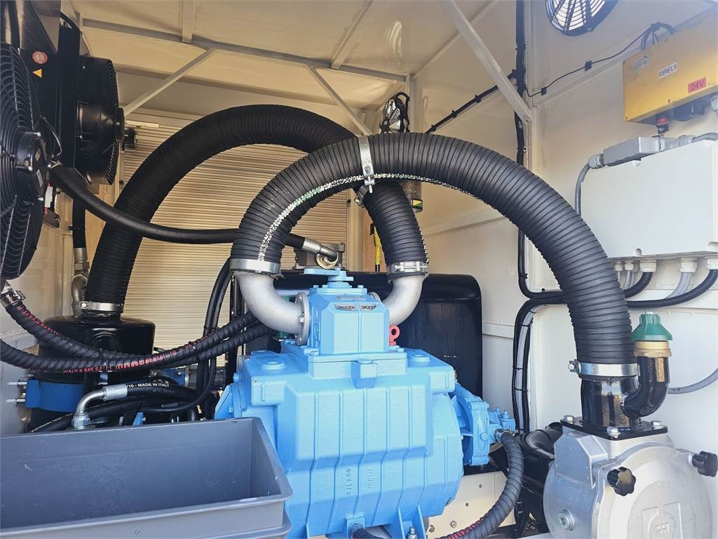 Lease a  Renault GAMA KANRO KOMBI 5000 WUKO FOR CHANNEL CLEANING Renault GAMA KANRO KOMBI 5000 WUKO FOR CHANNEL CLEANING: picture 12