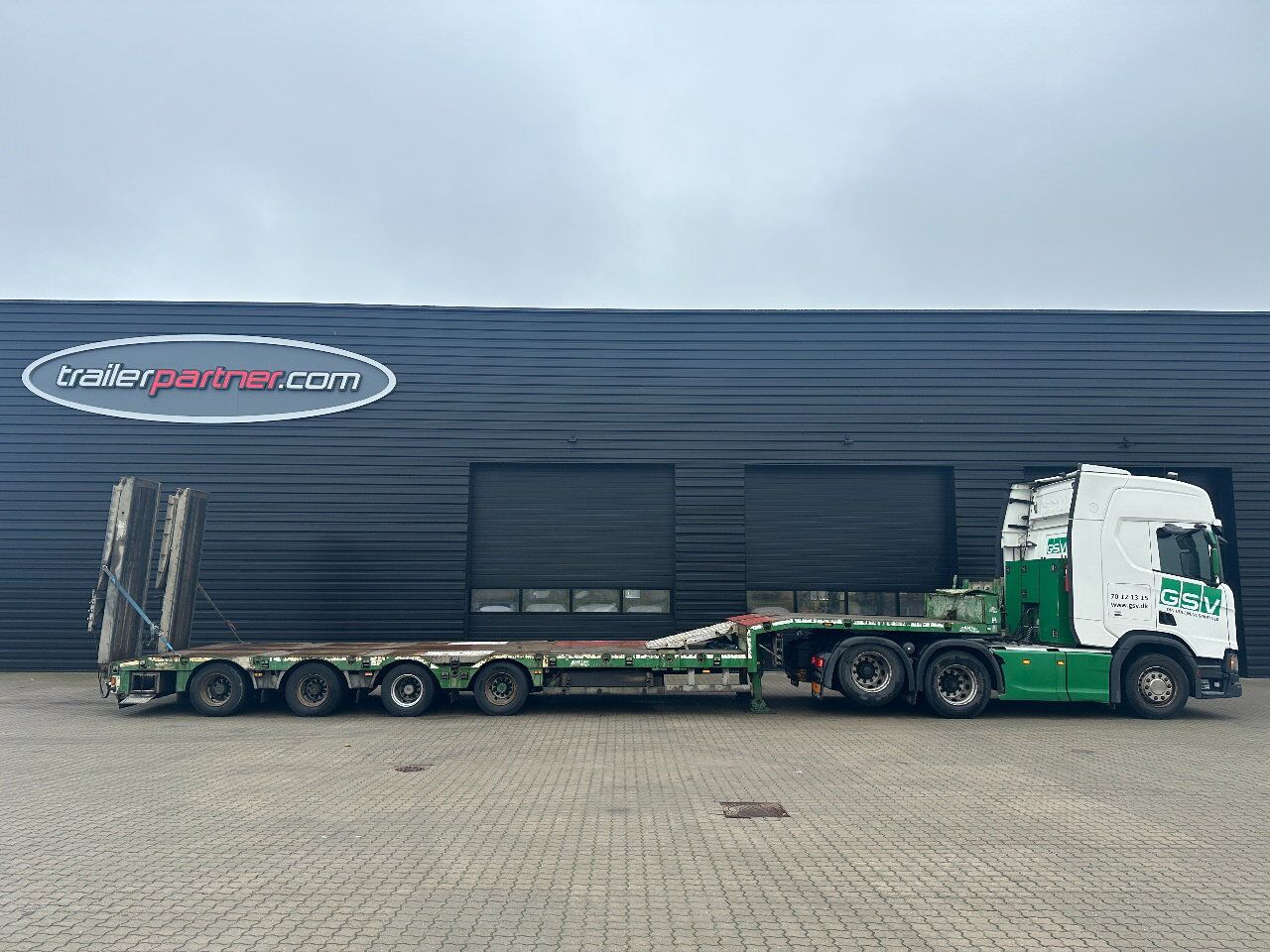 AMT 4 axle Lowloader / Ramps - Low loader semi-trailer: picture 1 AMT 4 axle Lowloader / Ramps - Low loader semi-trailer: picture 1