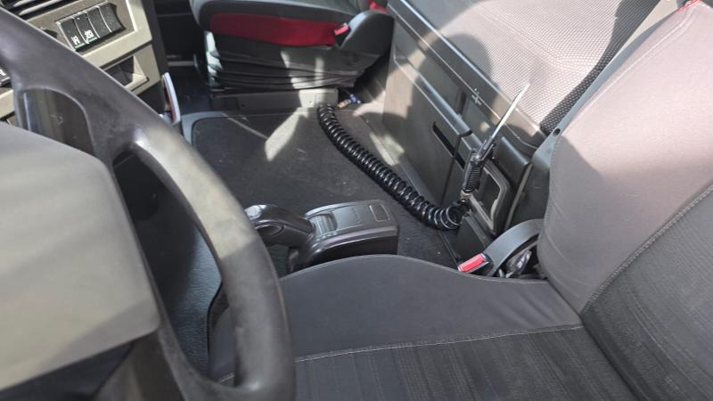 Tractor unit Volvo FH 500: picture 13