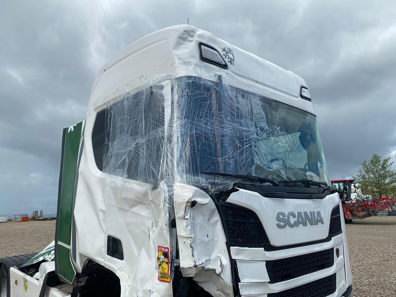 Tractor unit SCANIA R450: picture 11