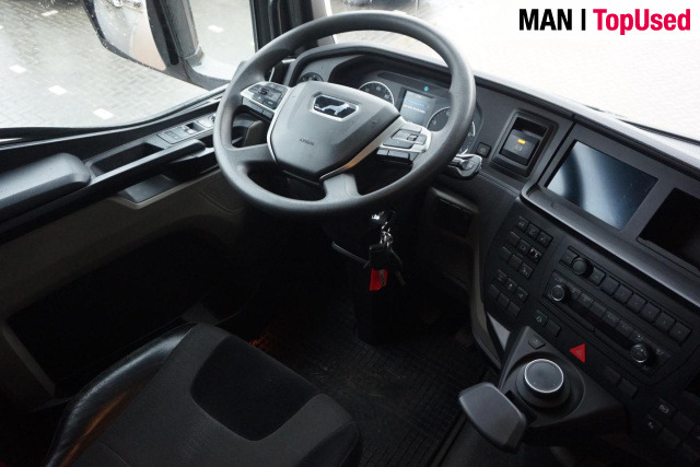 Interior photo 1: Tractor unit MAN TGX 26.510 6x2/4 BL SA / PTO / HYDRAULIK / RETARDE
