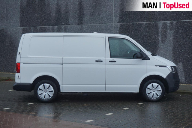 Interior photo 1: Panel van VOLKSWAGEN Transporter T6.1 2.0 TDI L1H1 Comfortline 110PK