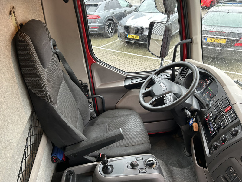 DAF LF 210 FA / 12 Ton / 450 dkm / Tacho V2 / Box / Laadklep / APK TUV 09-26 - Box truck: picture 3 DAF LF 210 FA / 12 Ton / 450 dkm / Tacho V2 / Box / Laadklep / APK TUV 09-26 - Box truck: picture 3