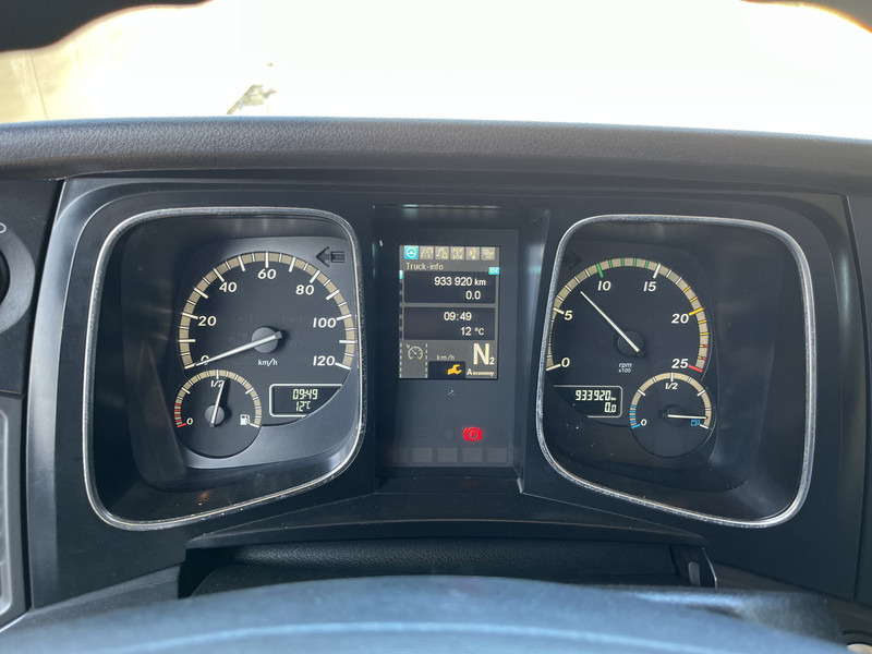 Mercedes-Benz Actros 1842 Streamspace / 933 dkm / 2 Tanks / NL Truck - Tractor unit: picture 4 Mercedes-Benz Actros 1842 Streamspace / 933 dkm / 2 Tanks / NL Truck - Tractor unit: picture 4