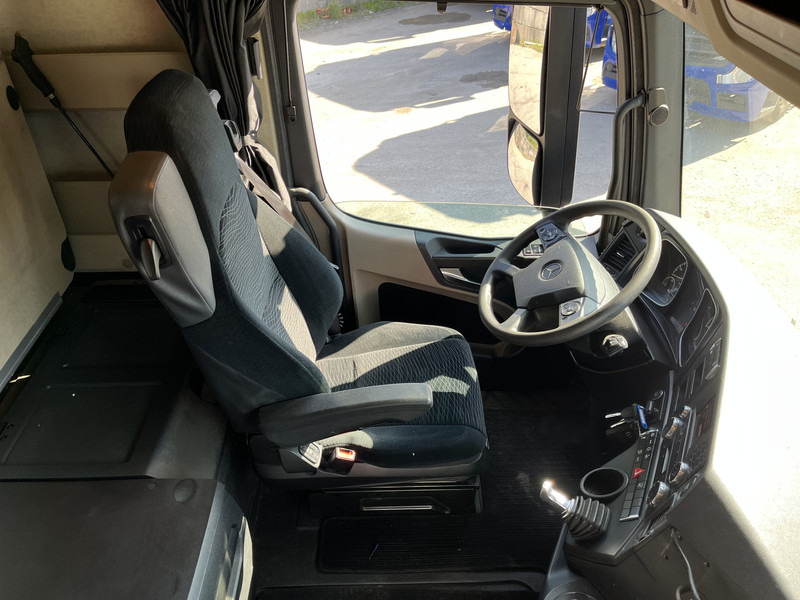 Mercedes-Benz Actros 1842 Streamspace / 945 dkm / 2 Tanks / NL Truck / 6x in stock - Tractor unit: picture 3 Mercedes-Benz Actros 1842 Streamspace / 945 dkm / 2 Tanks / NL Truck / 6x in stock - Tractor unit: picture 3