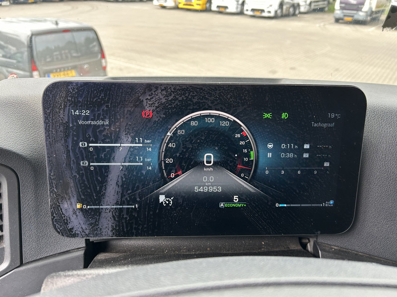 Mercedes-Benz Actros 1845 Gigaspace / 549 dkm / 2 Tanks / Stand Airco / New Tacho V2 - Tractor unit: picture 4 Mercedes-Benz Actros 1845 Gigaspace / 549 dkm / 2 Tanks / Stand Airco / New Tacho V2 - Tractor unit: picture 4