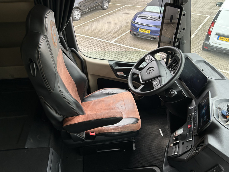 Mercedes-Benz Actros 1845 Gigaspace / 616 dkm / 2 Tanks / Stand Airco / New Tacho V2 - Tractor unit: picture 3 Mercedes-Benz Actros 1845 Gigaspace / 616 dkm / 2 Tanks / Stand Airco / New Tacho V2 - Tractor unit: picture 3