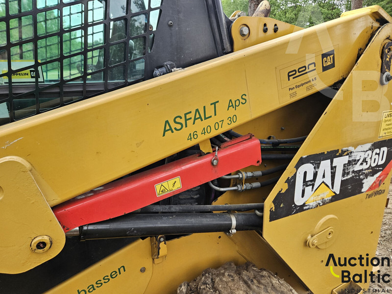Skid steer loader Caterpillar 236 D: picture 14