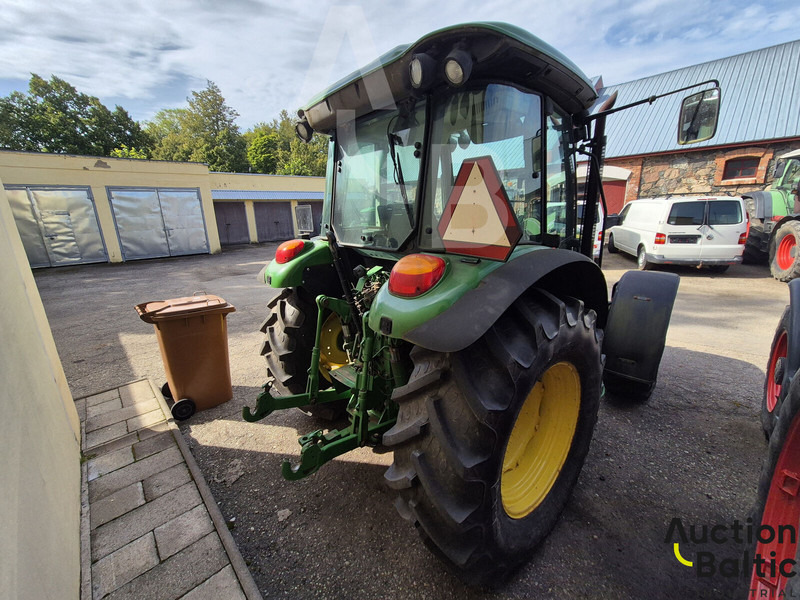 John Deere 5820 - Farm tractor: picture 3 John Deere 5820 - Farm tractor: picture 3