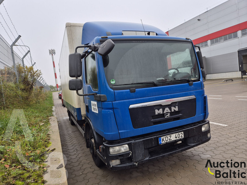 MAN TGL12.220 BL - Box truck: picture 2 MAN TGL12.220 BL - Box truck: picture 2