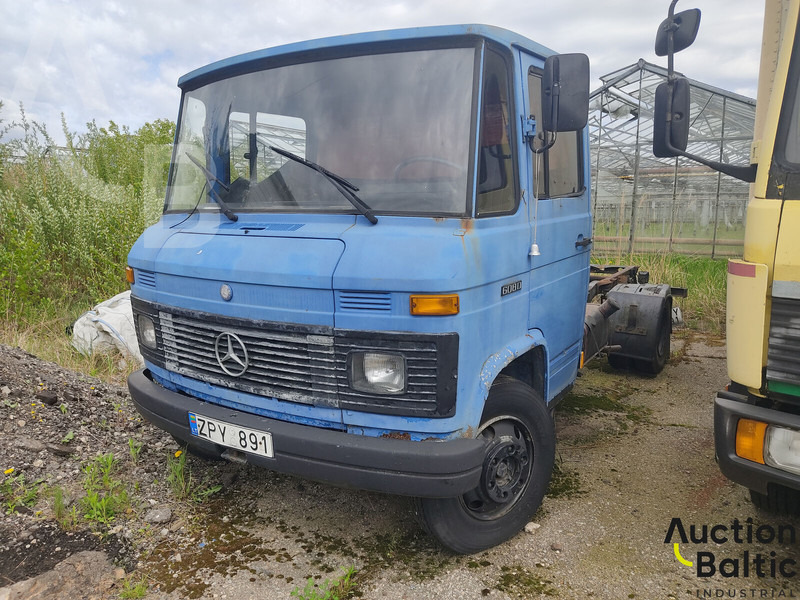 Mercedes-Benz 608 - Cab chassis truck: picture 1 Mercedes-Benz 608 - Cab chassis truck: picture 1