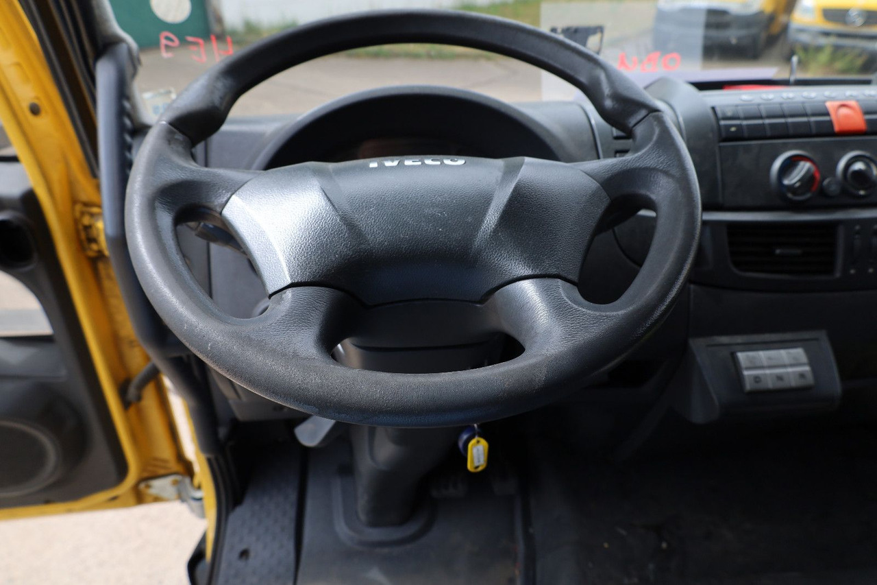 Box van Iveco M752/Koffer/ 1. Hand: picture 7