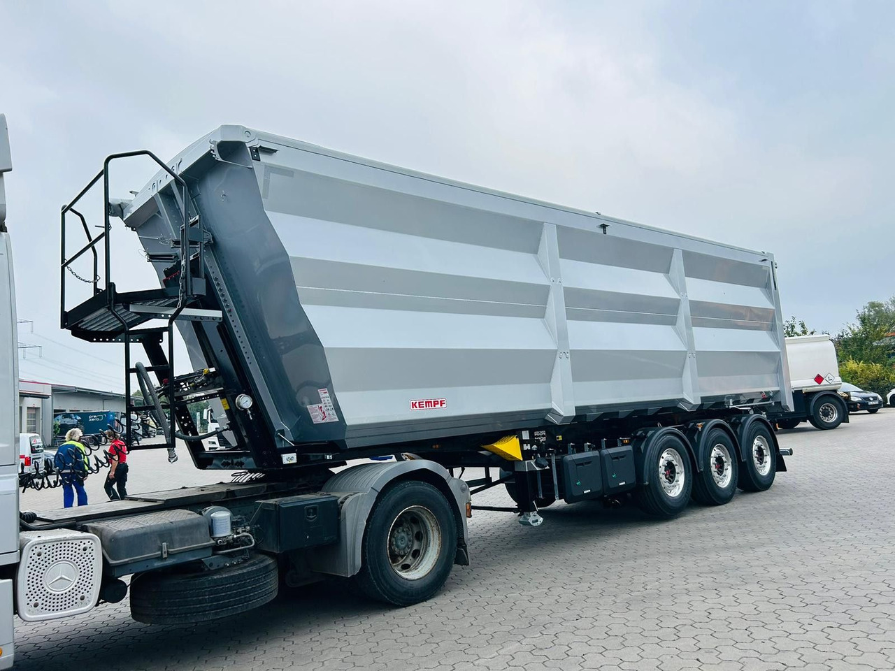 Kempf SKM 36/3 SHL-Light 3-Achs Stahl Kipper 51m³ - Tipper semi-trailer: picture 1 Kempf SKM 36/3 SHL-Light 3-Achs Stahl Kipper 51m³ - Tipper semi-trailer: picture 1