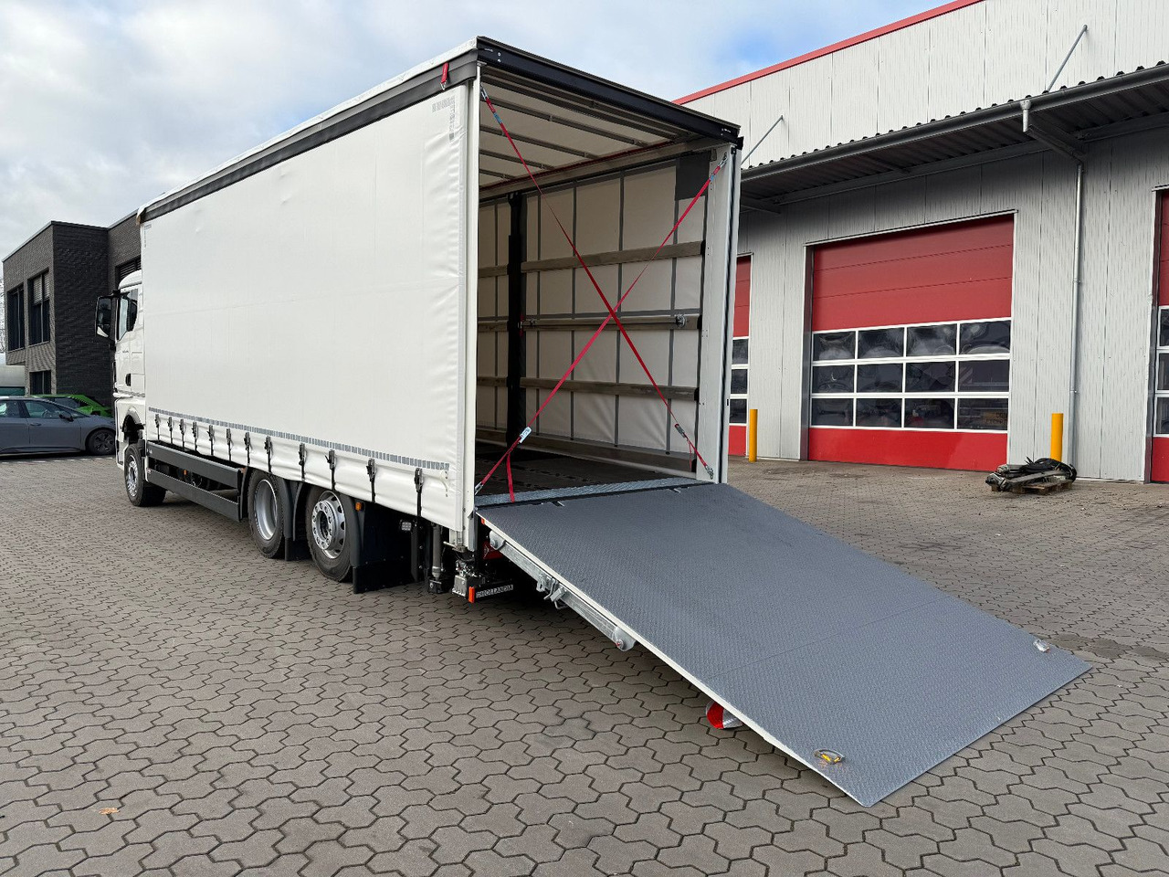 MAN TGX 26.440 6x2 LL Schwerlast Ladebordwand/Rampe - Autotransporter truck: picture 1 MAN TGX 26.440 6x2 LL Schwerlast Ladebordwand/Rampe - Autotransporter truck: picture 1