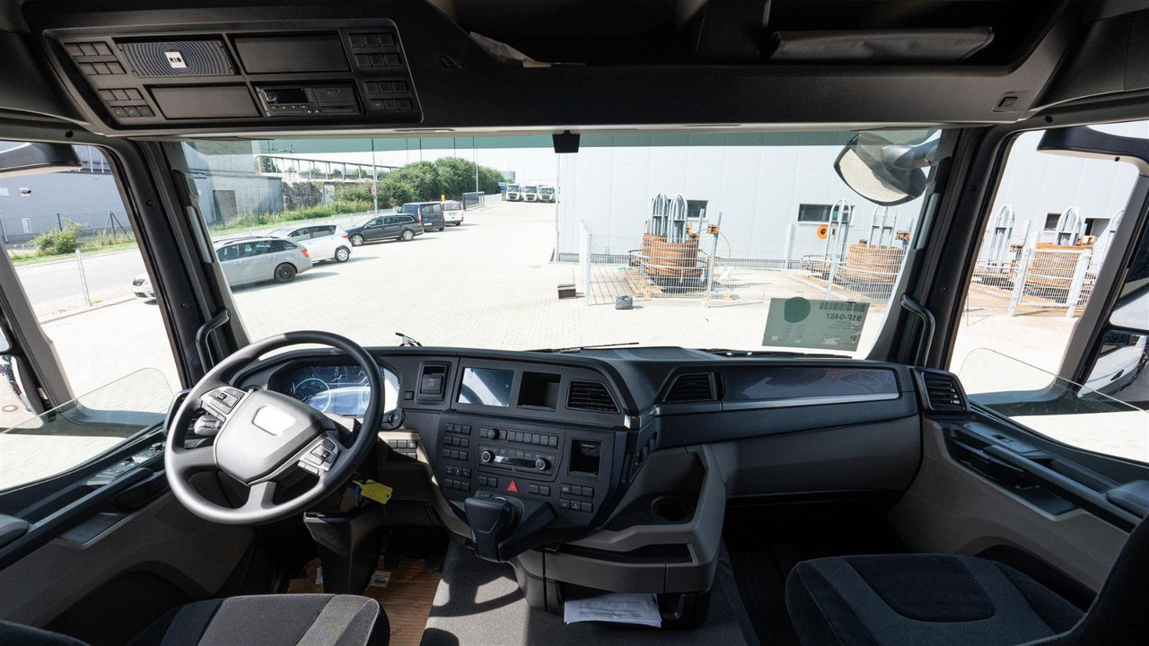 MAN 35.470 8x2 Kran F710 RA2.26 - Truck, Crane truck: picture 3 MAN 35.470 8x2 Kran F710 RA2.26 - Truck, Crane truck: picture 3