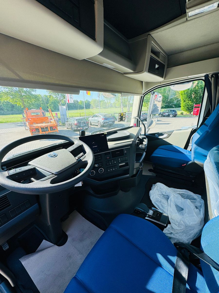 Truck, Crane truck Volvo FH 500 8x2 mit F710RA.2.27 L426 und V20 Winde: picture 12 Truck, Crane truck Volvo FH 500 8x2 mit F710RA.2.27 L426 und V20 Winde: picture 12