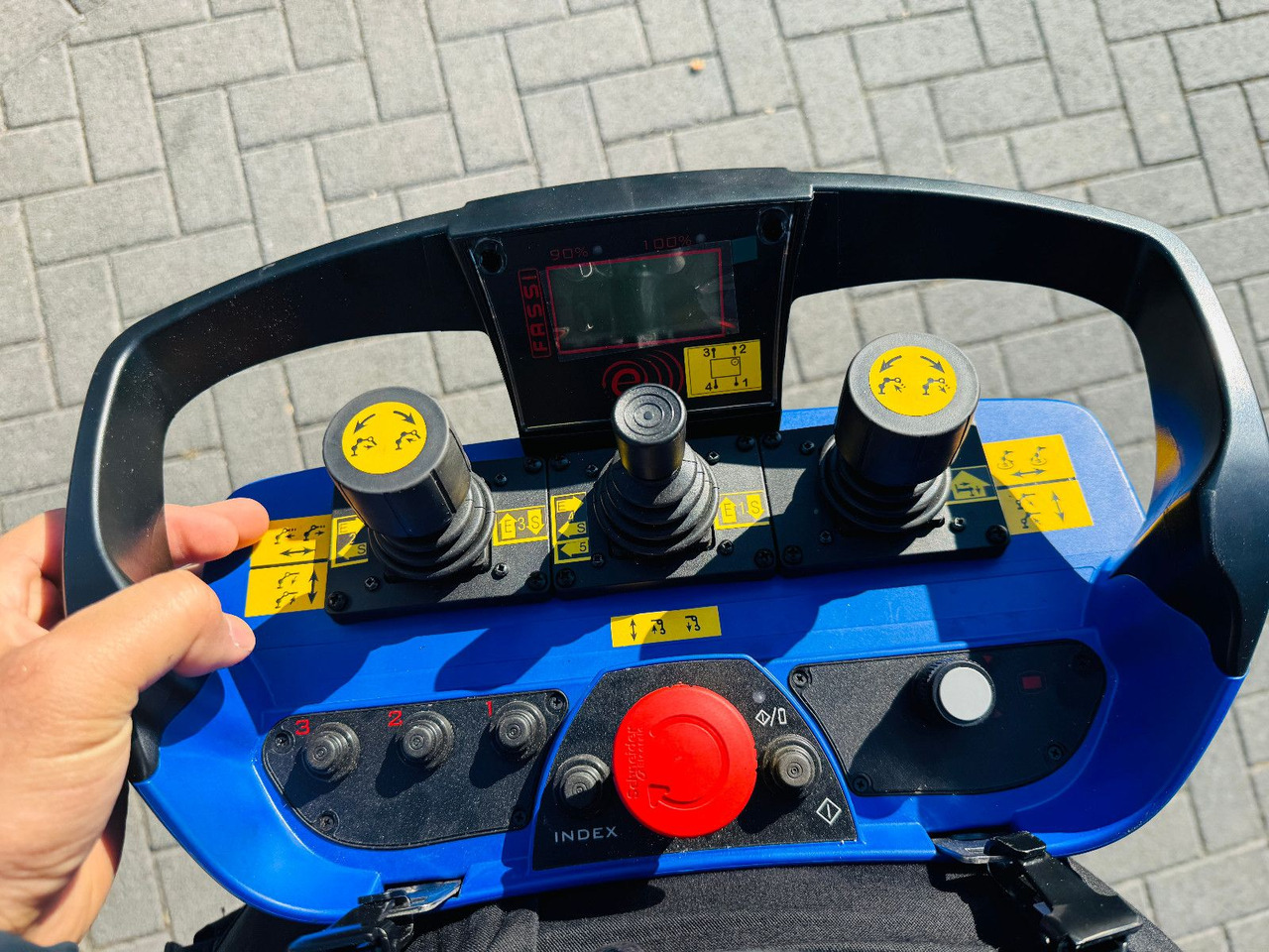 Truck, Crane truck Volvo FH 500 8x2 mit F710RA.2.27 L426 und V20 Winde: picture 9 Truck, Crane truck Volvo FH 500 8x2 mit F710RA.2.27 L426 und V20 Winde: picture 9