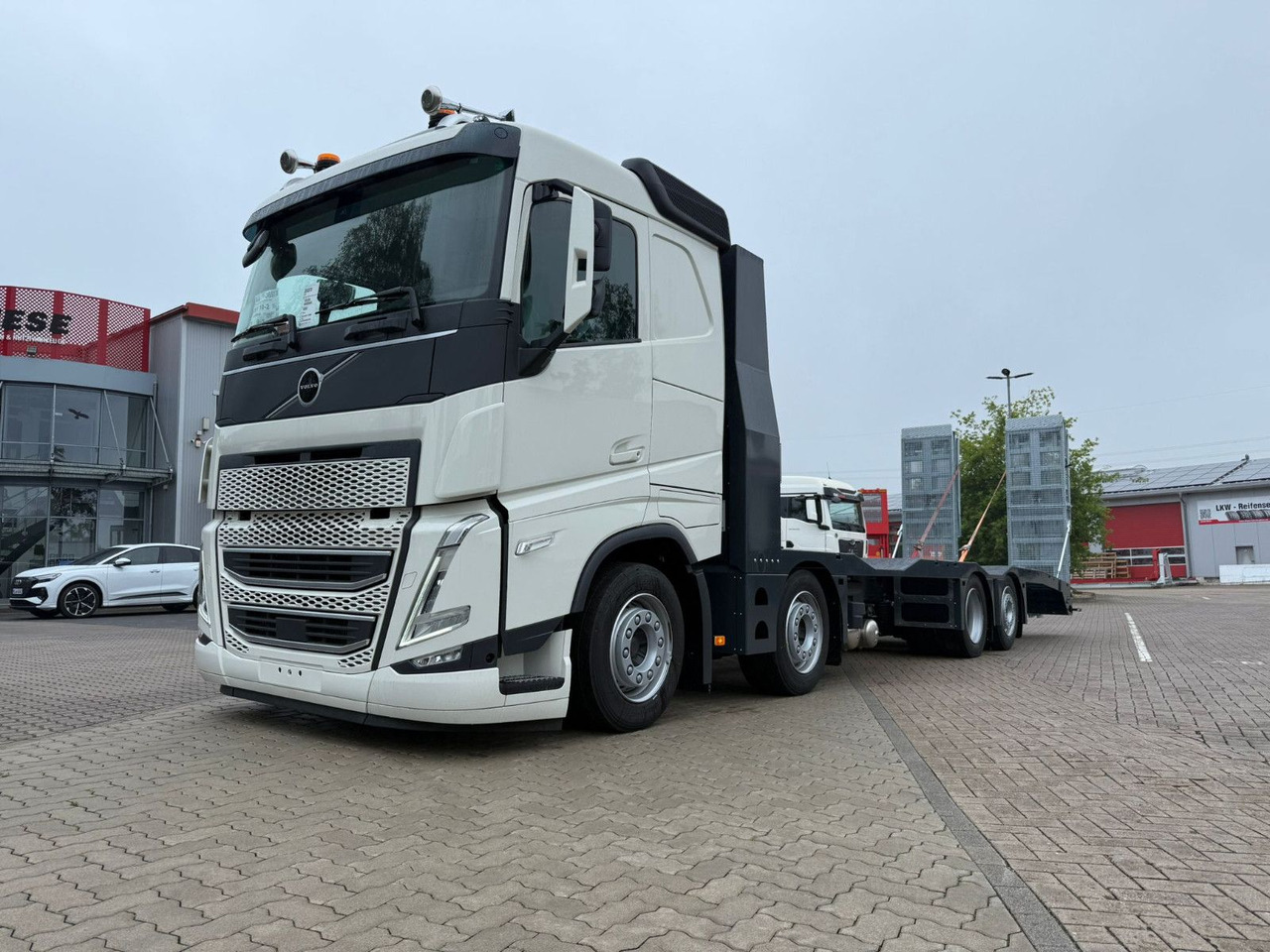 Volvo Arbeitsbühnen Baumaschinentransporter mit Rampen - Tow truck: picture 4 Volvo Arbeitsbühnen Baumaschinentransporter mit Rampen - Tow truck: picture 4