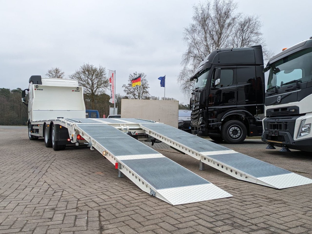 Volvo FH 420 Maschinentransporter mit Rampen - Dropside/ Flatbed truck: picture 2 Volvo FH 420 Maschinentransporter mit Rampen - Dropside/ Flatbed truck: picture 2