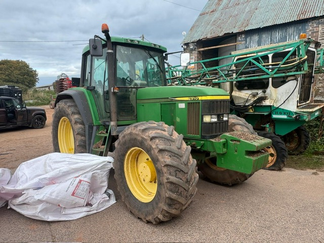 JOHN DEERE 6910 - Farm tractor: picture 1 JOHN DEERE 6910 - Farm tractor: picture 1
