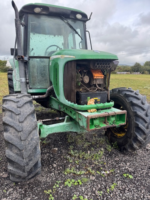 Farm tractor John Deere 6320: picture 1